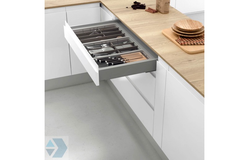 Variable drawer and cutlery arrangement 