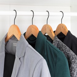 Cintre Crochet noir verni de qualité A 