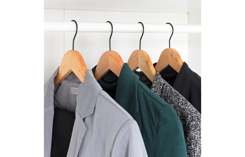 Cintre Crochet noir verni de qualité A 