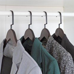 Cintre de qualité A, laqué antique, crochet plat noir 