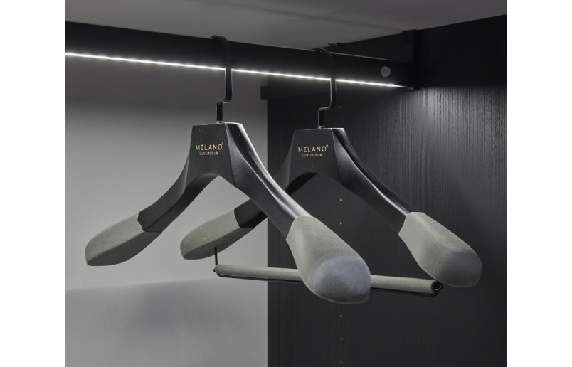 Porte-manteau avec porte-pantalon, crochet noir plat laqué antique 