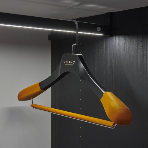 Kledinghanger met broeklat, antique gelakt platte chrome haak 