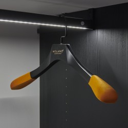 Cintre de qualité A, crochet noir plat laqué antique 