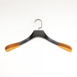 Cintre de qualité A, crochet noir plat laqué antique 