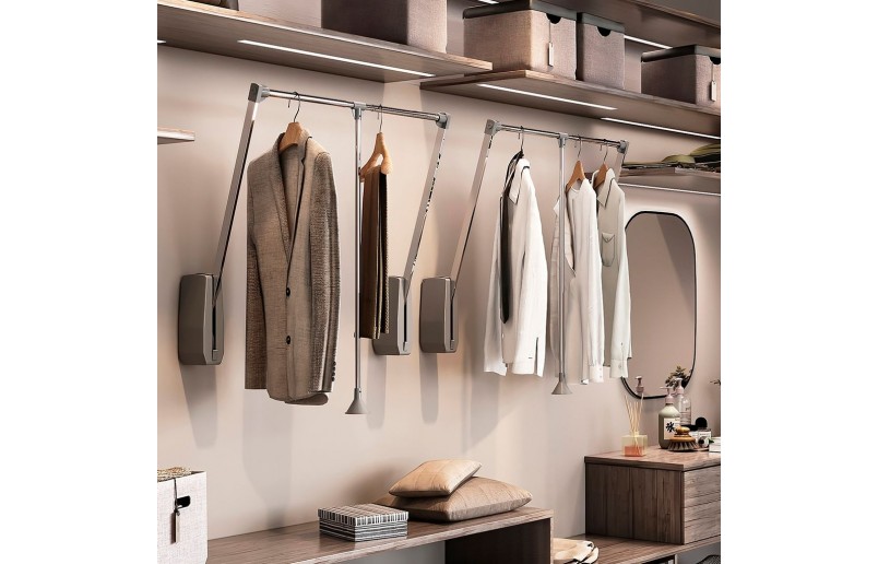 Wall clothes elevator silver, adjustable from 60 to 85 cm wide.