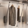 Wall clothes elevator silver, adjustable from 60 to 85 cm wide.
