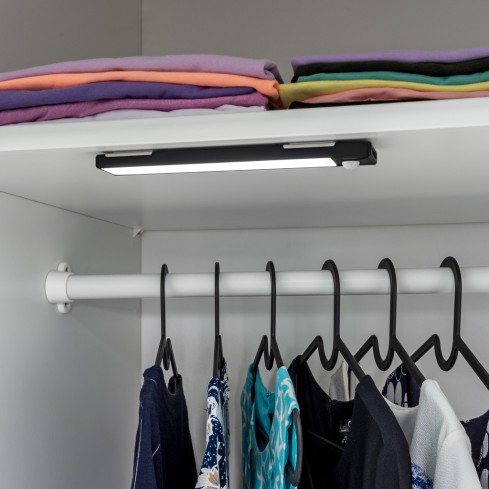 Oplaadbare kastlamp met sensor en instelbare lichtkleur en lichtsterkte Oplaadbare kastlamp met sensor en instelbare lichtkleur en lichtsterkte