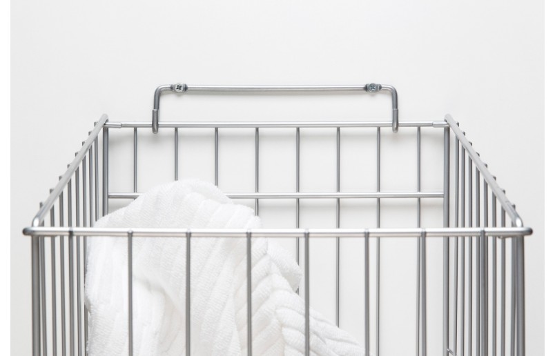 Laundry basket for hanging and/or moving 