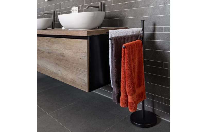 Handdoekrek zwart, rond staand model met 3 draaibare armen