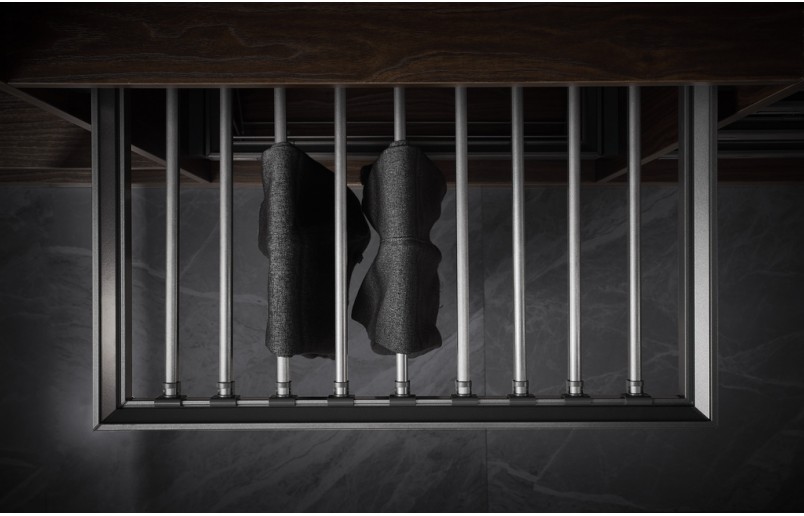 Porte-pantalons de luxe extractible en anthracite, intégré et doté d'un système de fermeture en douceur