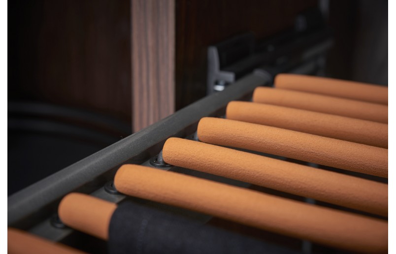 Porte-pantalons coulissant de luxe anthracite/orange, monté sur le côté et doté d'un système de fermeture en douceur