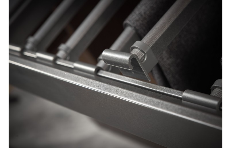 Porte-pantalons de luxe extractible en anthracite, intégré et doté d'un système de fermeture en douceur